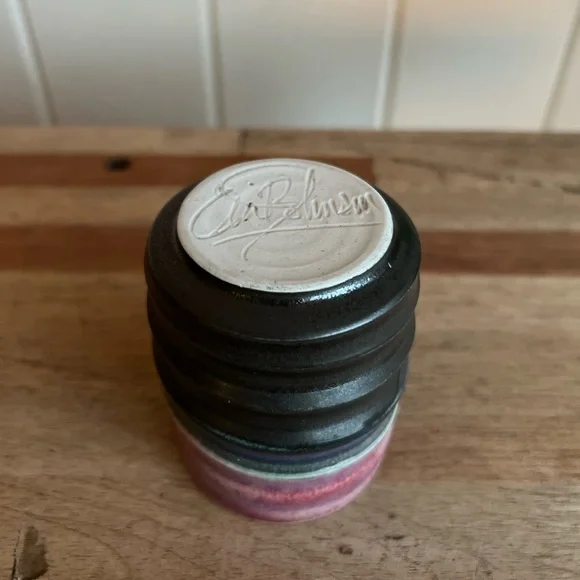 Hand made, artist signed, purple-y ceramic mug - Picture 3 of 4